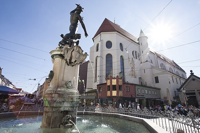 Augsburg, Moritzplatz mit Merkurbrunnen