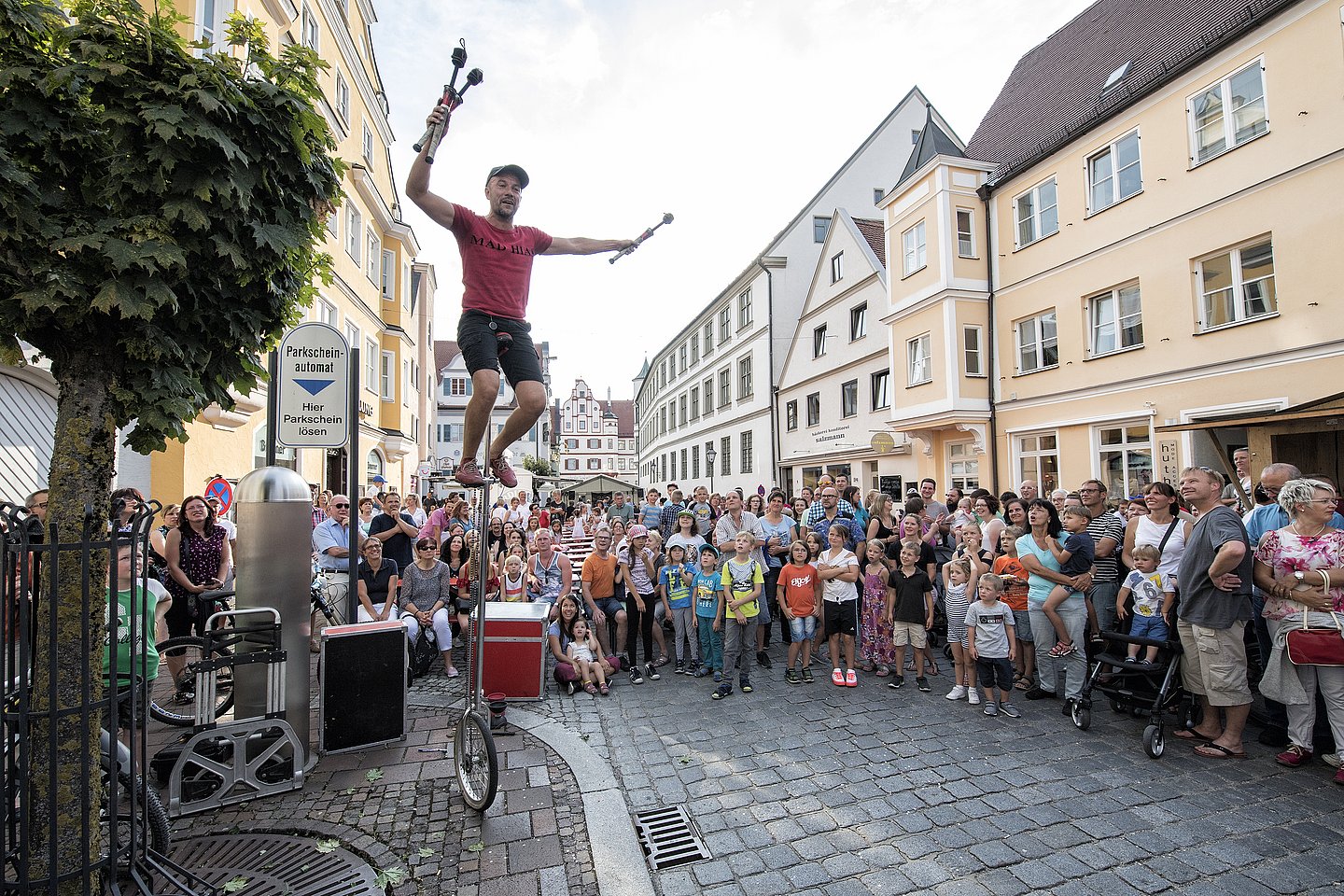 Veranstaltungen in Bayerisch-Schwaben, wie das Strassenkünstlerfest in Dillingen