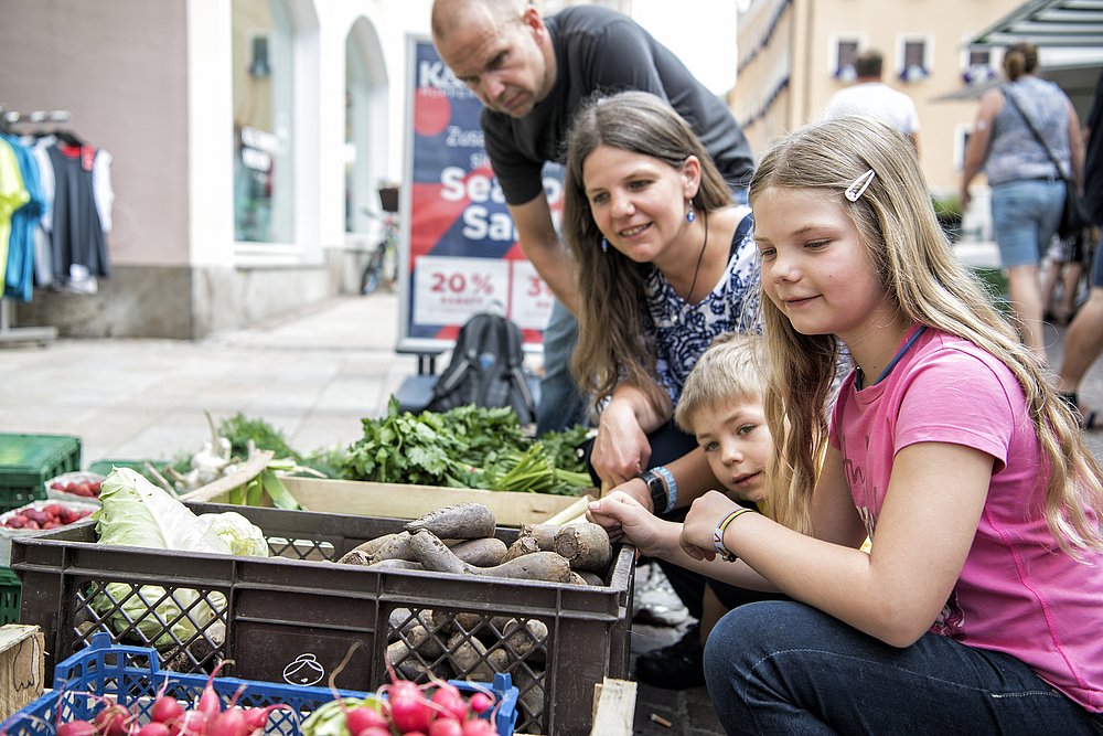 Marktstand am Wochenmarkt in Donauwörth