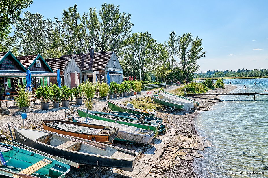 Boote am Mandichosee im Wittelsbacher Land