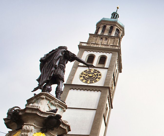 Augsburg, Perlachturm mit Augustus-Statue