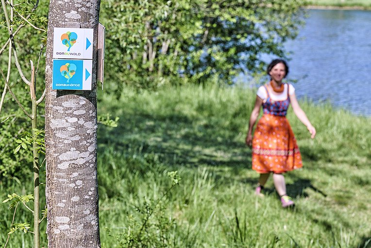 Sandra Müller auf dem DonAUwald-Premiumwanderweg - Gesichter Bayerisch-Schwaben