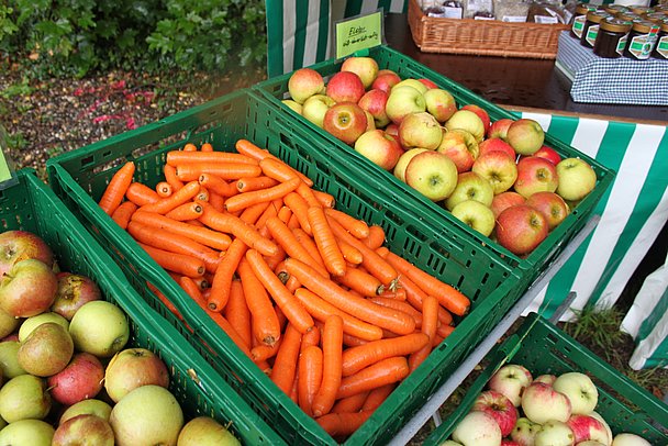 Apfel- und Kartoffelmarkt in Bächingen