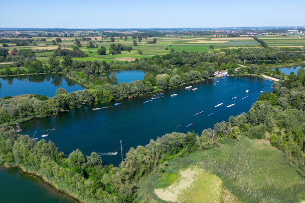 Gufi-See Gundelfingen mit Wasserski- und Wakeboard-Seilbahn