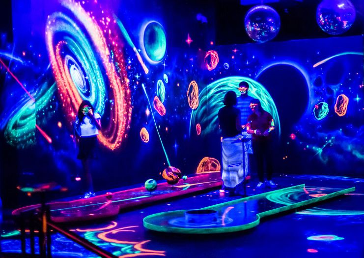 Neongolf in der Exus Sporterlebniswelt