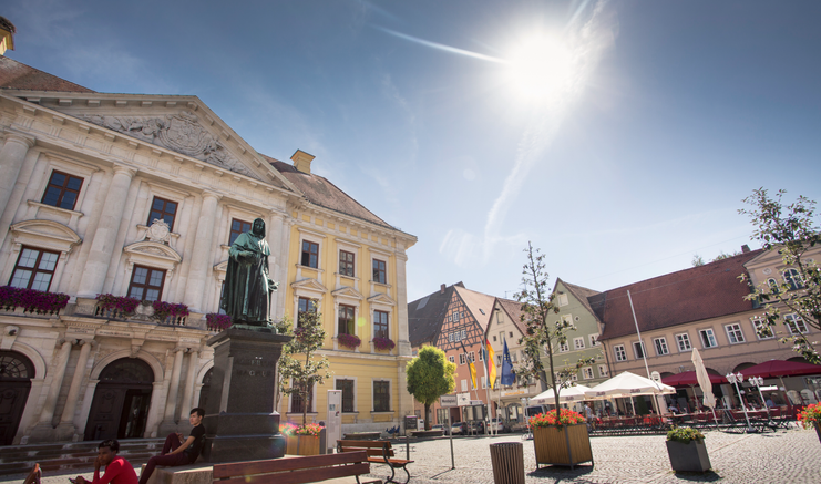 Rathaus und Marktplatz Lauingen