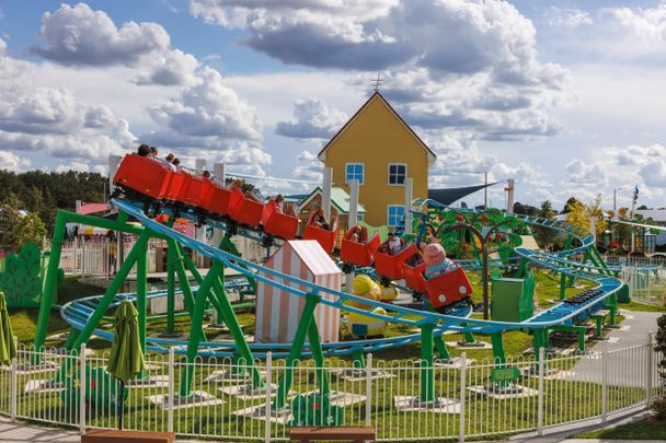 PEPPA PIG Park Günzburg Papa Wutz Achterbahnfahrt