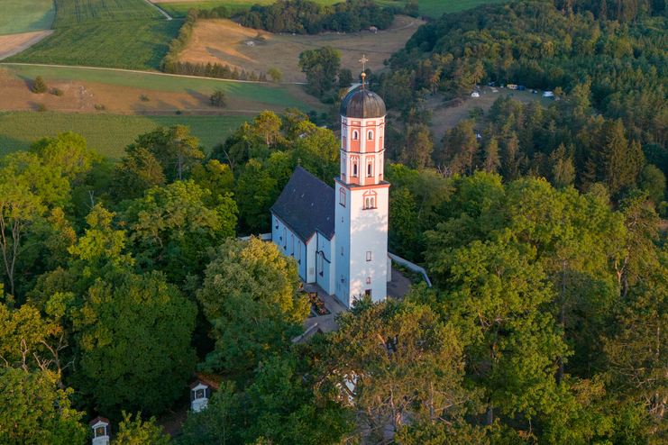 Michelsberg und Pfarrkirche St. Michael Fronhofen