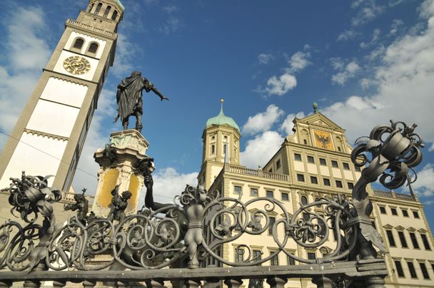 Rathaus mit Augustusbrunnen