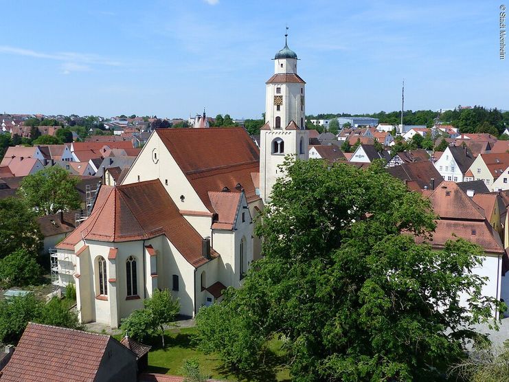 Ehem. Kloster und kath. Stadtpfarrkirche St. Walburga