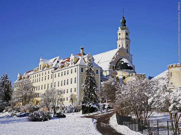 15202355_donauwoerth_klosteranlage-und-wallfahrtskirche-heilig-kreuz-im-winter.jpg