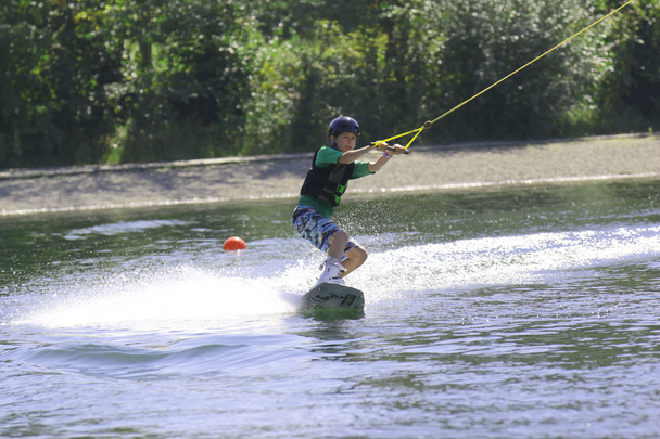 Wasserski- und Wakeboard Seilbahn am Gufi See