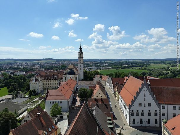 15208541_donauwoerth_blick-vom-liebfrauenmuenster_fuggerhaus.jpg