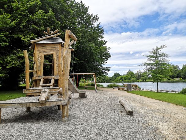 Rothsee Spielplatz_Zusmarshausen_ CC BY SA_Beatrix Böck (2).jpg