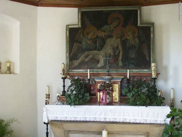 12245949_brandkapelle-innenansicht-altar.jpg