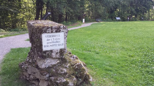 Führung am Burgplatz und in der Burgkirche